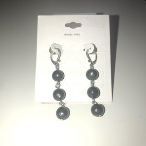 Dark grey pearl dangle earrings